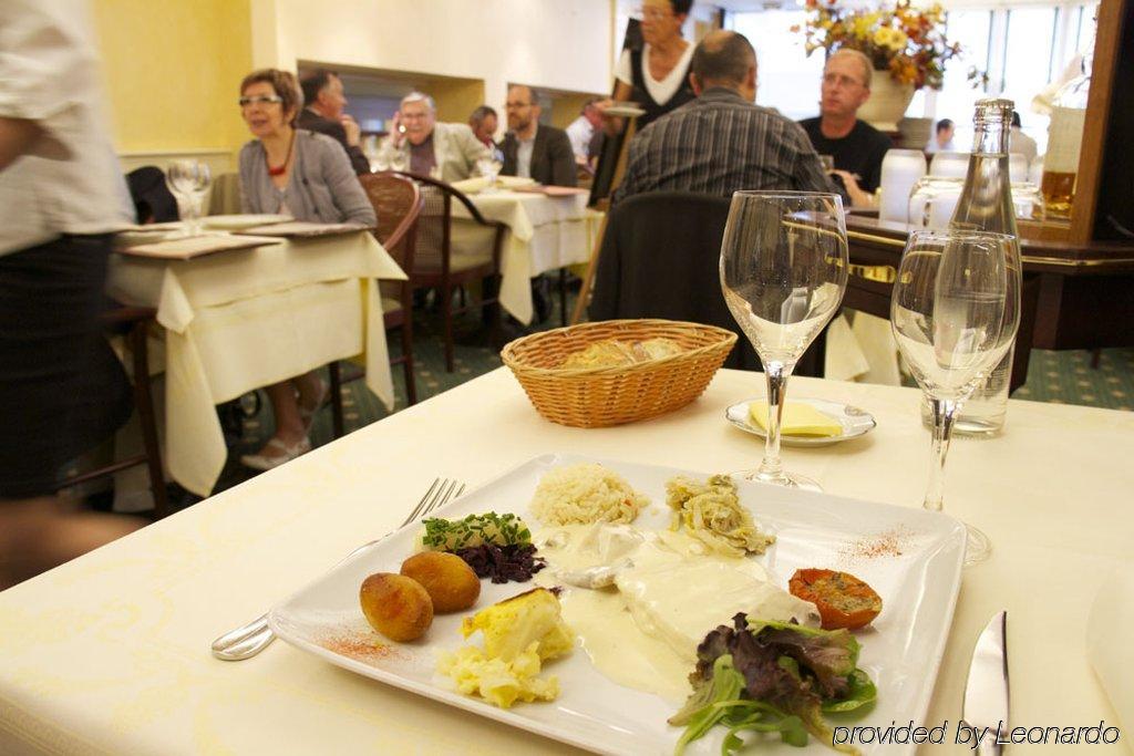 Brit Hotel Les Voyageurs Loudéac Restaurace fotografie