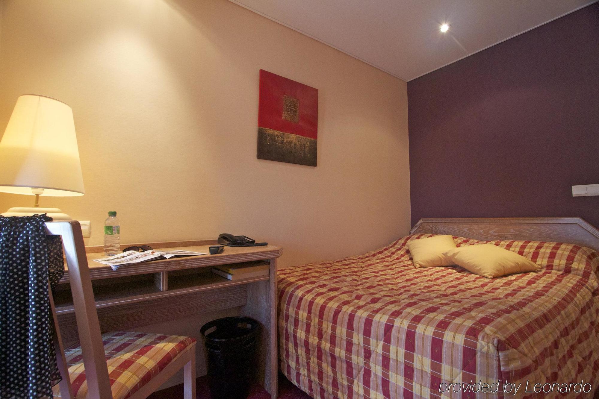 Brit Hotel Les Voyageurs Loudéac Pokoj fotografie